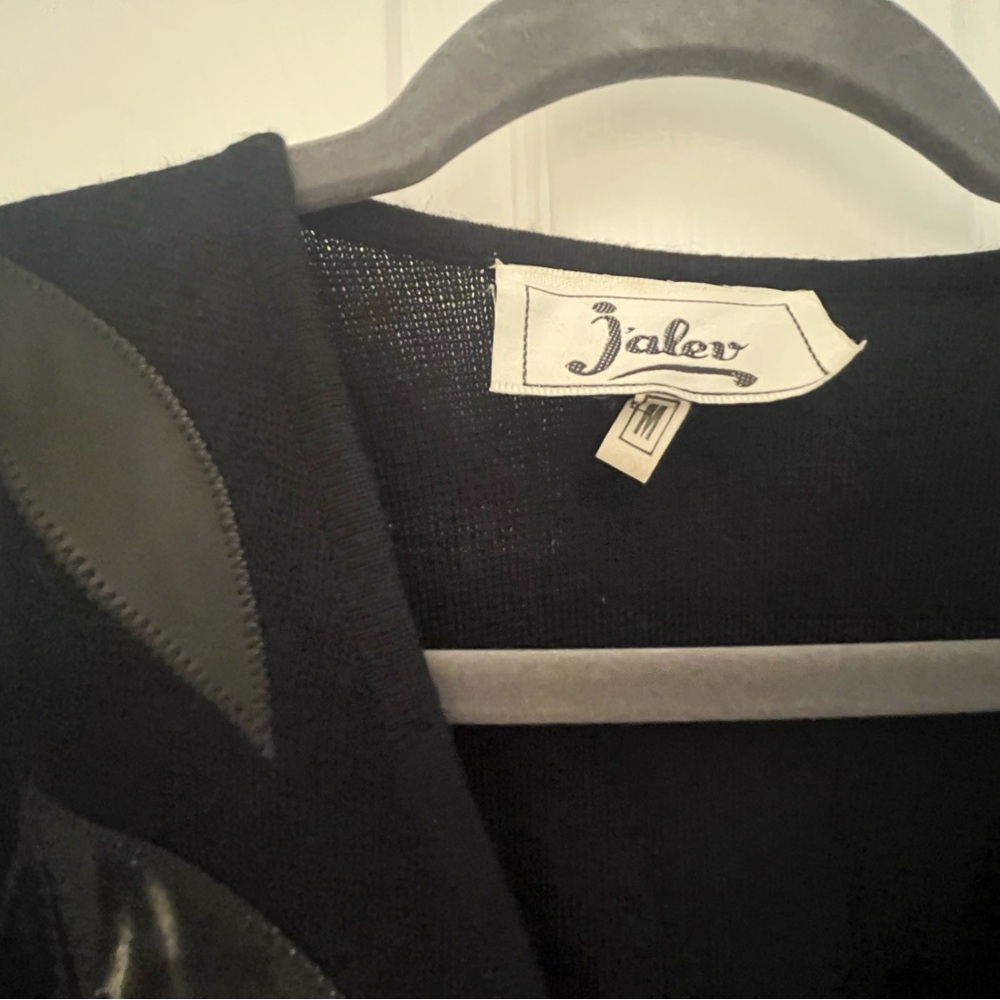 Vintage Jalev Black Wrap Sweater Faux Leather Leaf Appliqué Statement Top - Picture 4 of 4